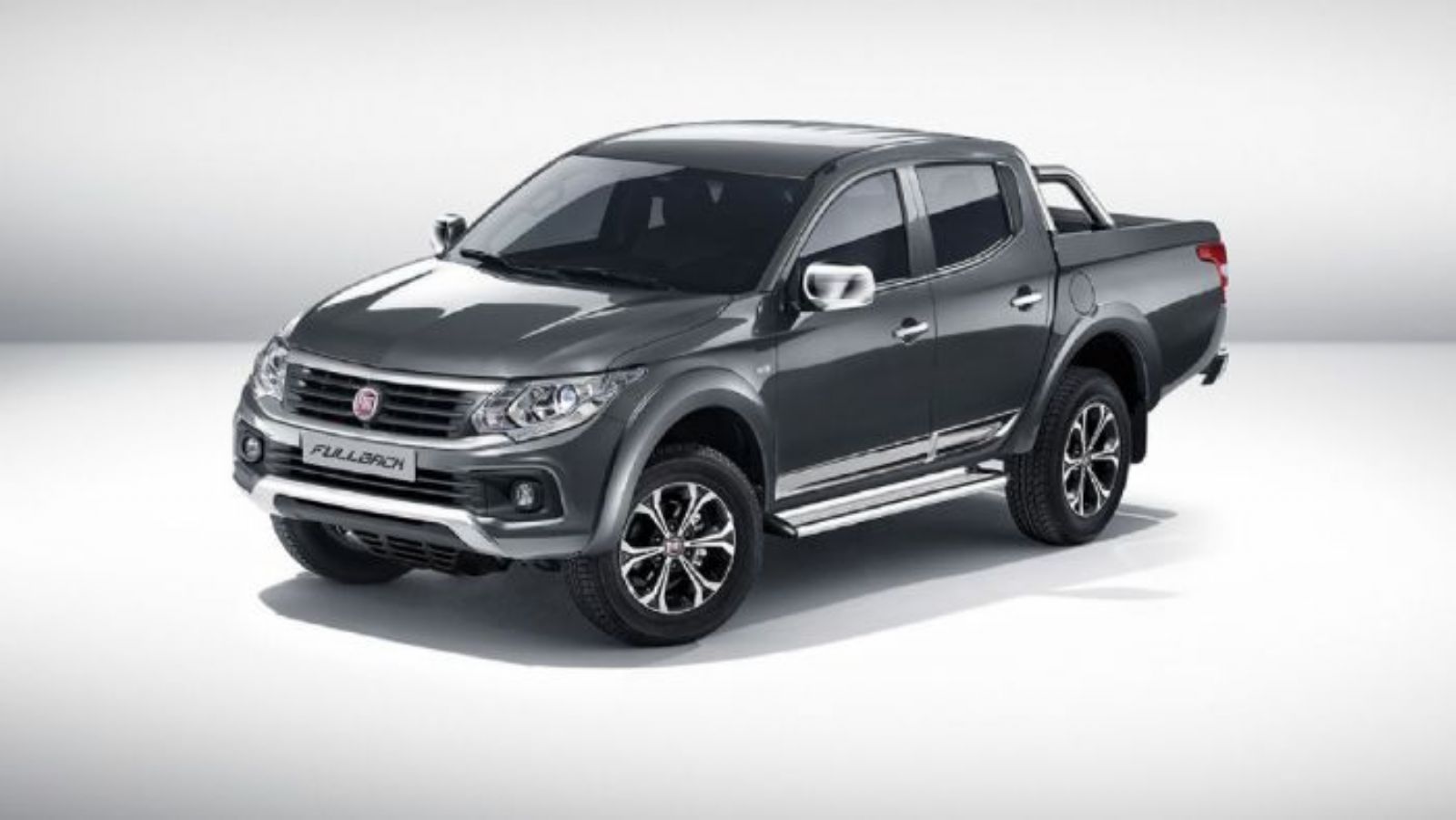 Το νέο μεσαίο επαγγελματικό Pick-Up της Fiat έκανε την παγκόσμια πρεμιέρα του στη Διεθνή Έκθεση του Dubai και το όνομα του είναι Fullback.